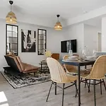 2Br Boho Townhouse - Walk To Falls, Free Parking