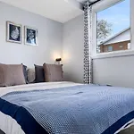 2Br Boho Townhouse - Walk To Falls, Free Parking