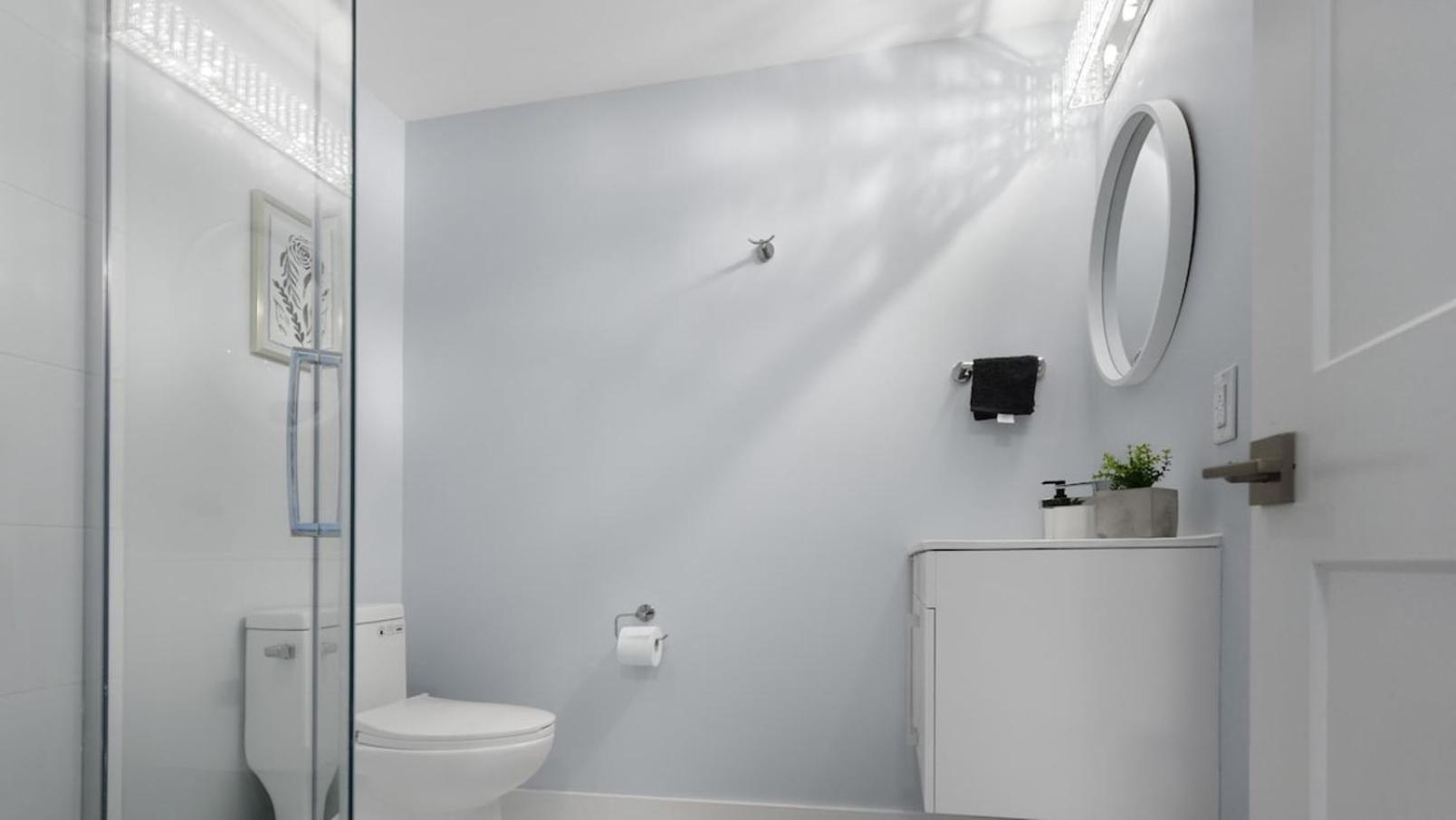 2br Boho Townhouse - Walk To Falls, Free Parking Holiday home Niagara Falls