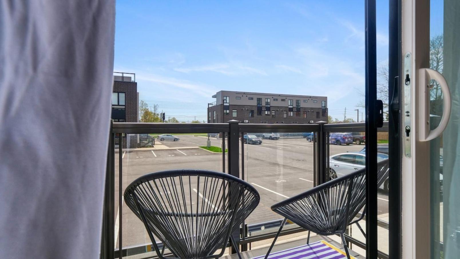 2br Boho Townhouse - Walk To Falls, Free Parking