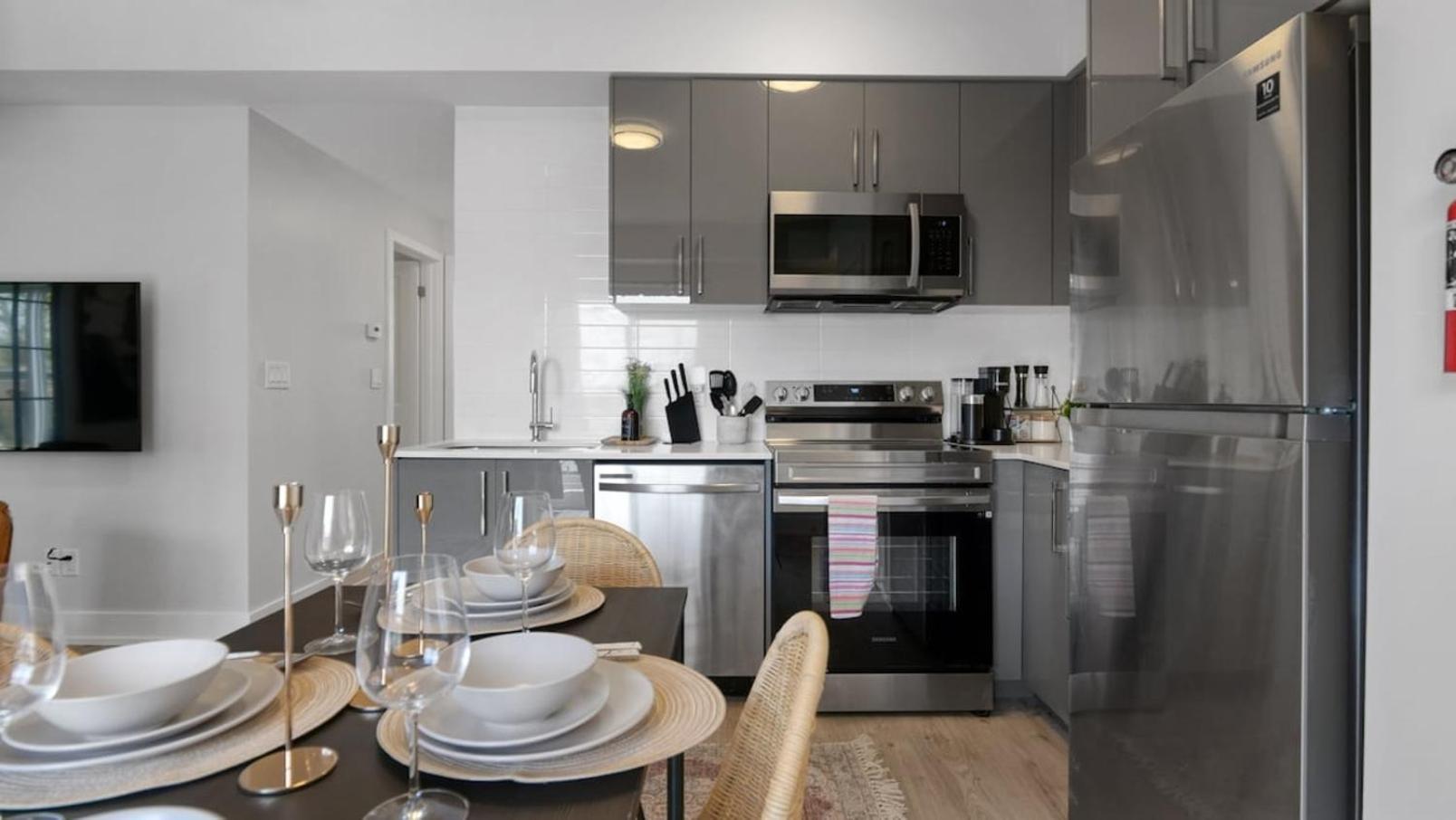 Holiday home 2br Boho Townhouse - Walk To Falls, Free Parking *
