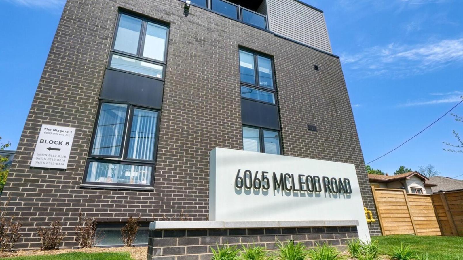 2br Boho Townhouse - Walk To Falls, Free Parking Holiday home Niagara Falls